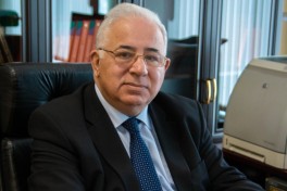 Азербайджанский ученый удостоен звания заслуженного деятеля науки РФ