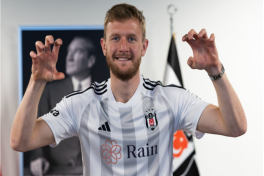 Футболист Уорролл удивил сеть появлением в свадебном платье-ФОТО 