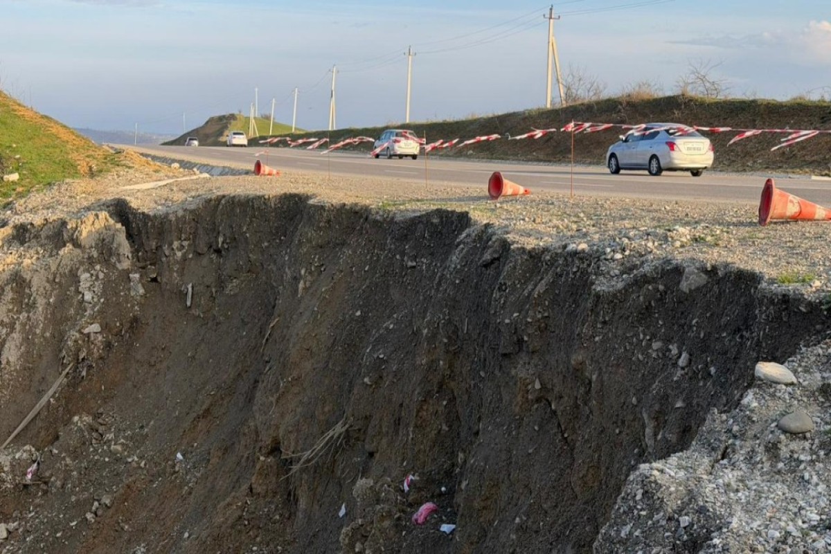 Оползень повредил защитную полосу дороги Муганлы–Исмаиллы-ФОТО 