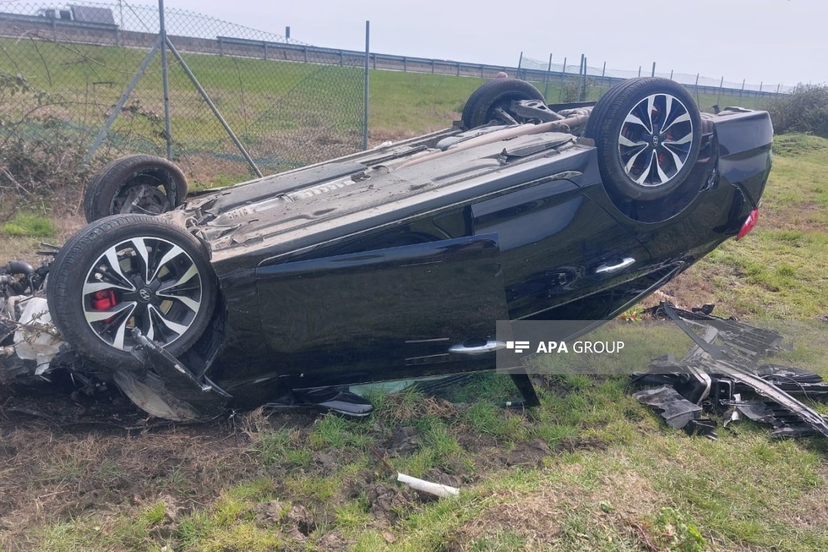 Машина слетела в канал в Лянкяране: пострадали супруги-ФОТО 