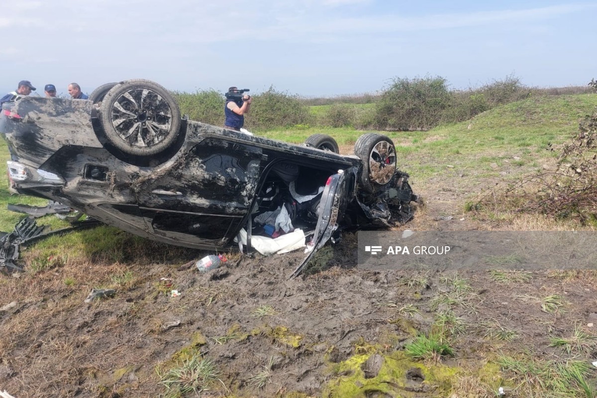 Машина слетела в канал в Лянкяране: пострадали супруги-ФОТО 