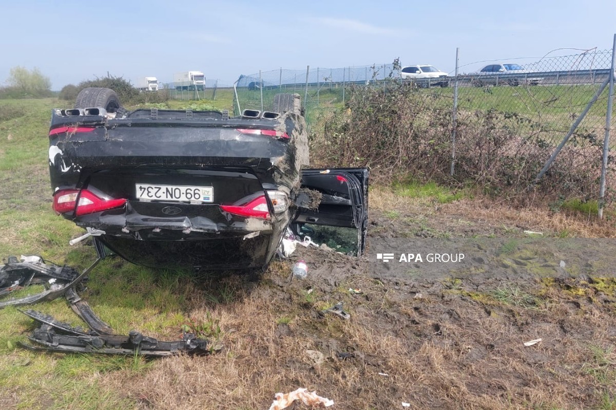 Машина слетела в канал в Лянкяране: пострадали супруги-ФОТО 