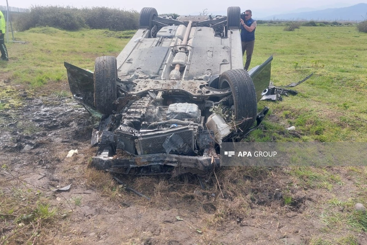 Машина слетела в канал в Лянкяране: пострадали супруги-ФОТО 