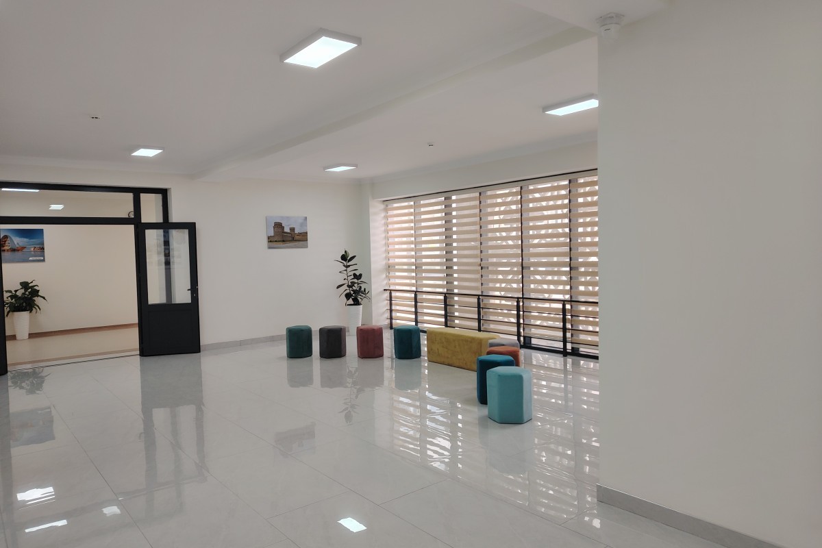 Журналистам показали новый лицей в Шамахы-ФОТО 