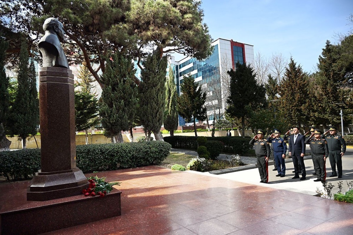 Руководство Минобороны посетило раненых военнослужащих-ФОТО 