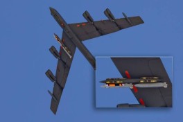 B-52 впервые заметили с новыми ядерными ракетами LRSO