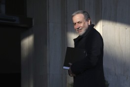 Арагчи рассказал, кому доступен Ормузский пролив