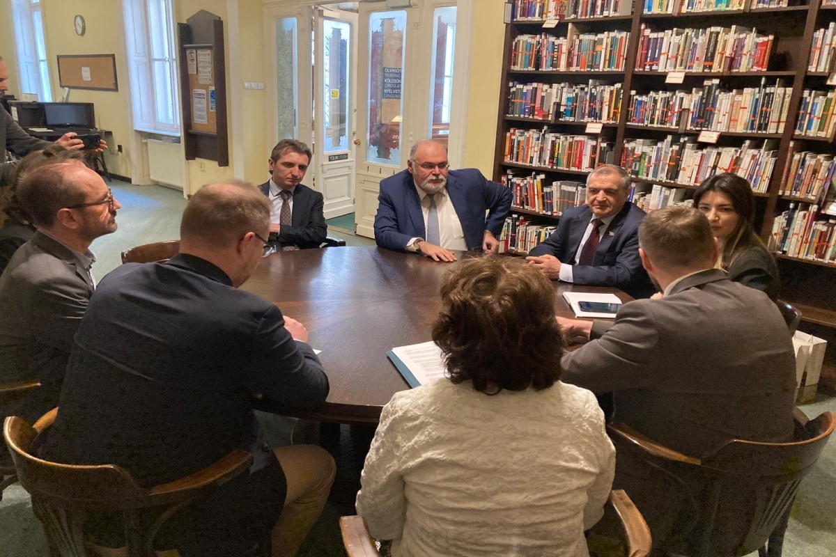 В Венгрии представили азербайджанскую литературу-ФОТО 