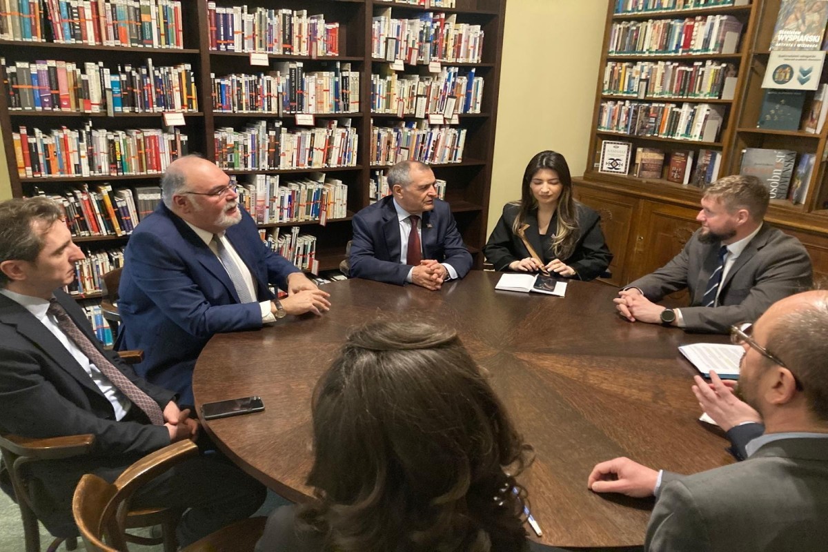 В Венгрии представили азербайджанскую литературу-ФОТО 