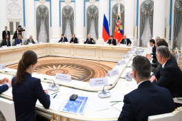 Путин предожил олигархам "скинуться на войну"