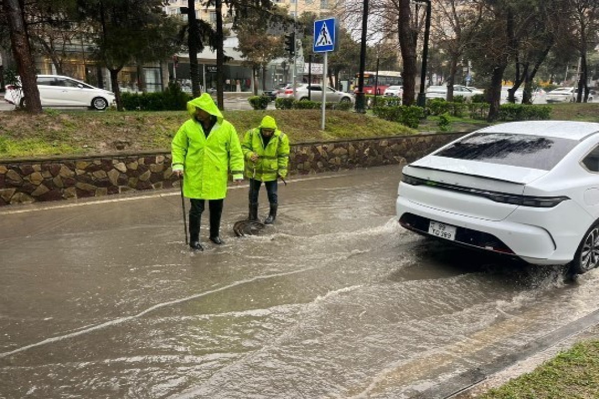 Коммунальные службы Баку работают в усиленном режиме-ФОТО 