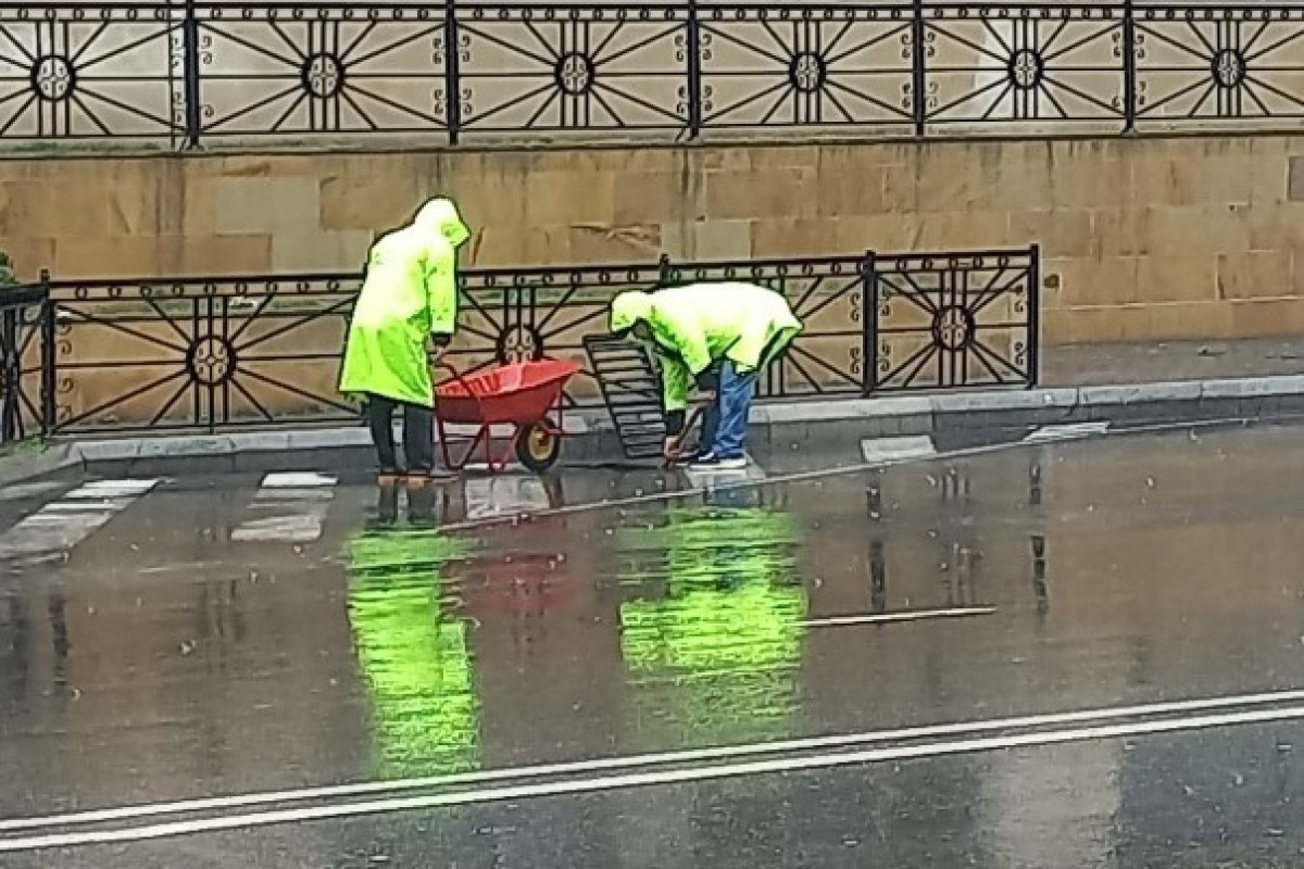 Коммунальные службы Баку работают в усиленном режиме-ФОТО 