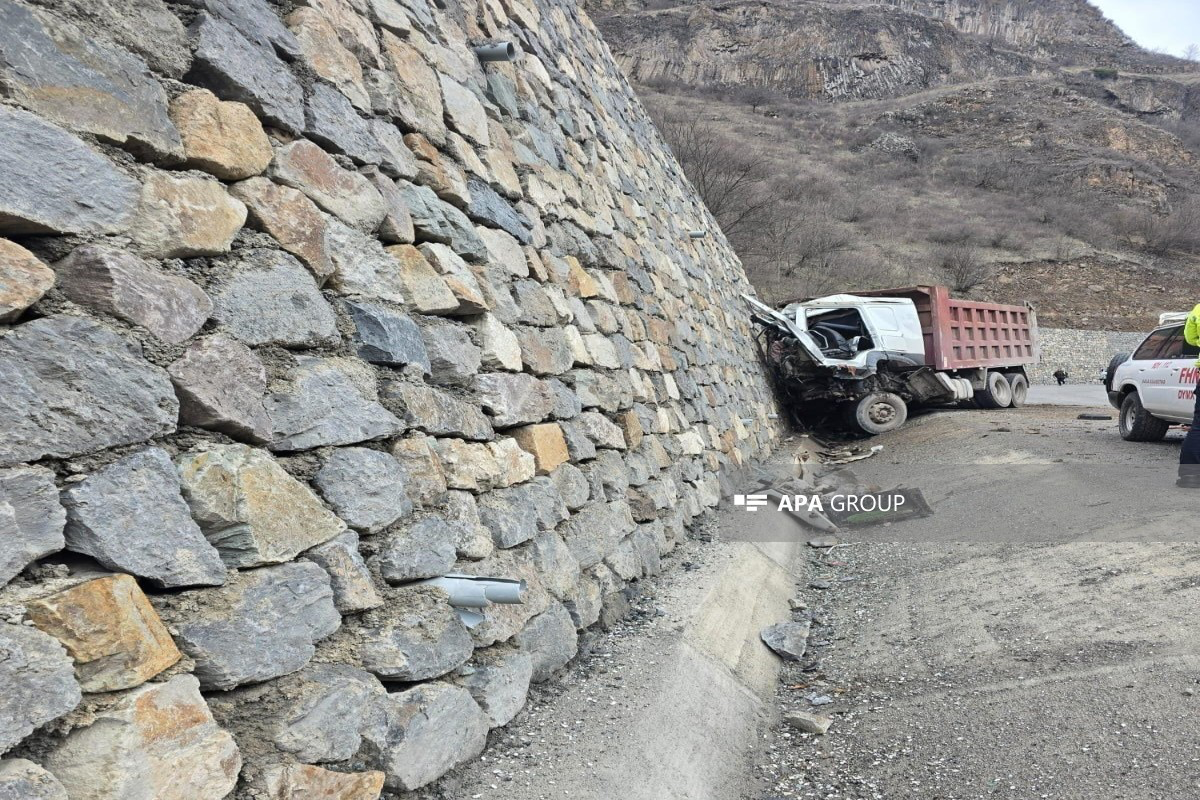 В Кяльбаджаре перевернулся грузовик, погибли 3 человека-ФОТО 