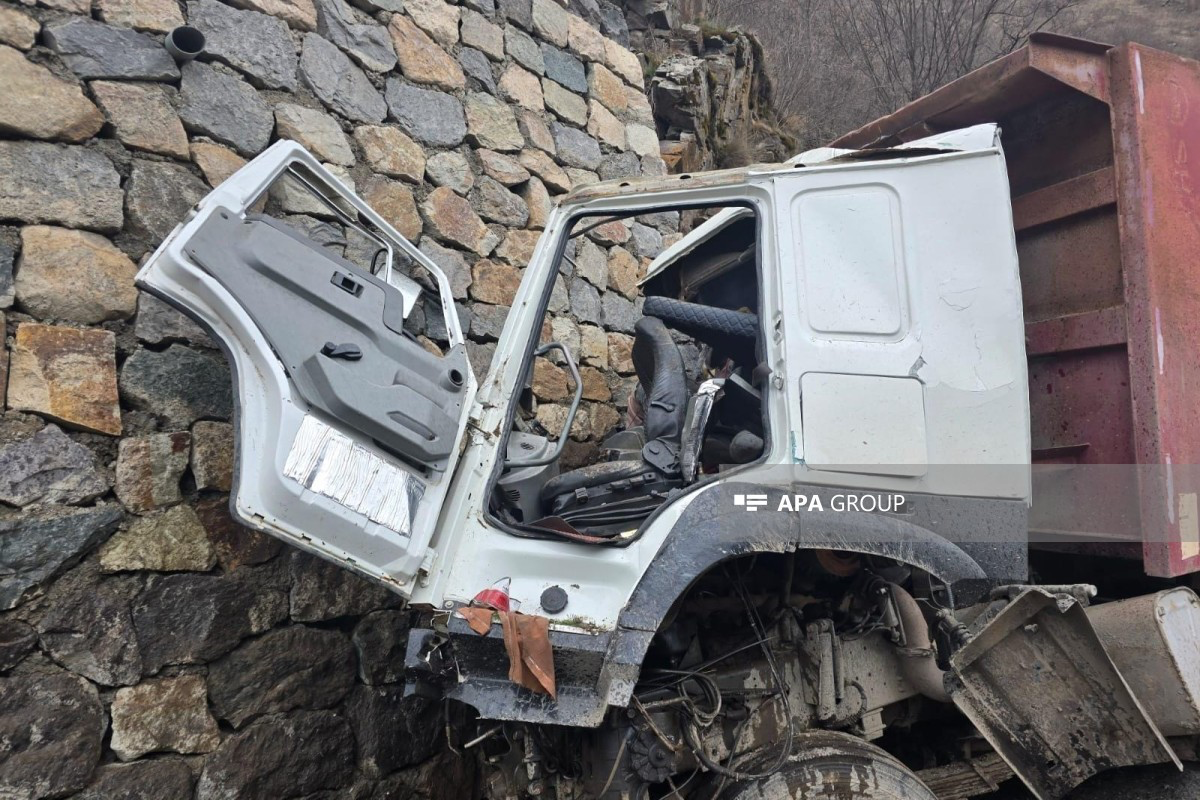 В Кяльбаджаре перевернулся грузовик, погибли 3 человека-ФОТО 