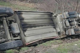 В Кяльбаджаре перевернулся грузовик, погибли 3 человека