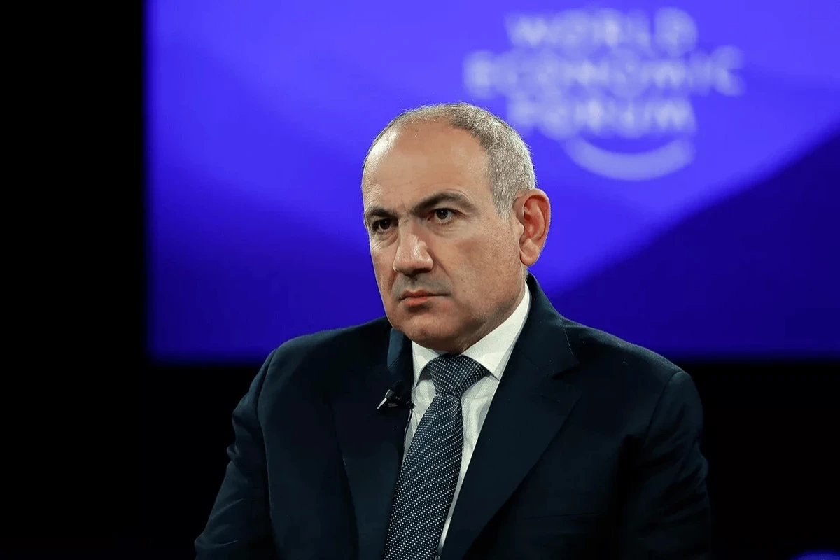 Задержан человек, пытавшийся ударить Пашиняна во время богослужения в церкви-ВИДЕО 