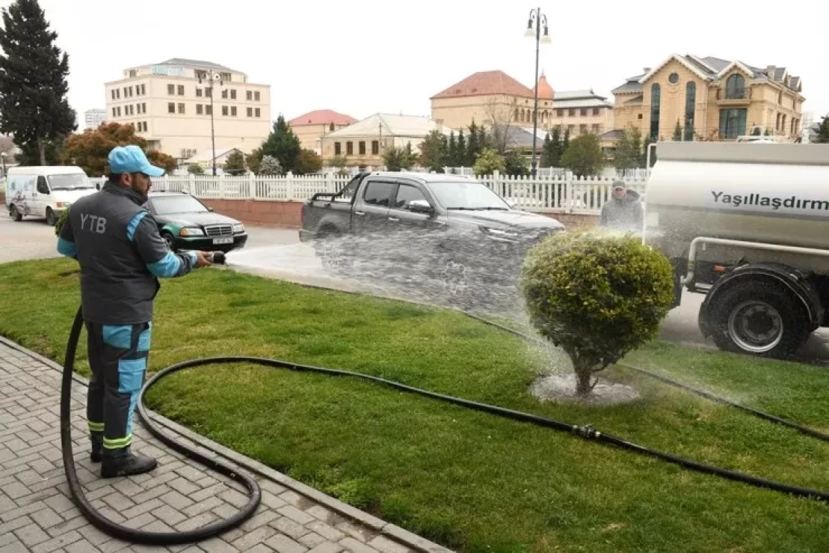 В Баку проведена масштабная уборка после сильных дождей-ФОТО 