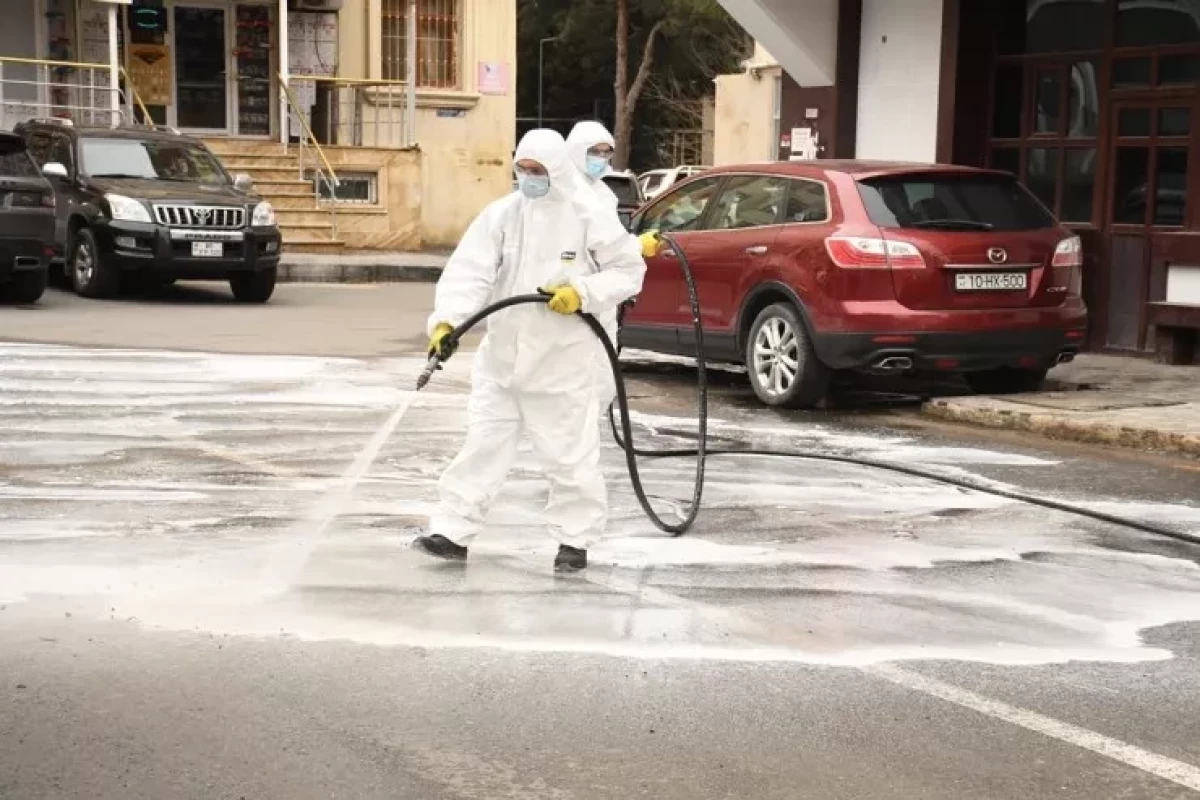 В Баку проведена масштабная уборка после сильных дождей-ФОТО 