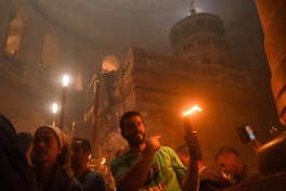 Церемония схождения Благодатного огня в Иерусалиме пройдет в ограниченном формате