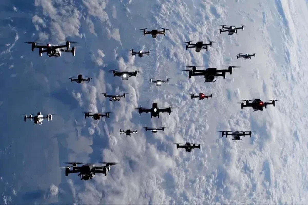 Медведев: ни одна армия мира не может справиться с "роем дронов"