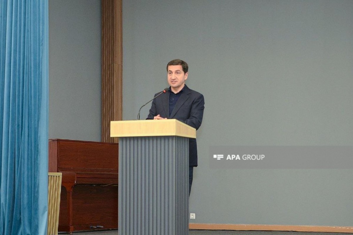 Помощник Алиева рассказал о минной проблеме представителям дипкорпуса