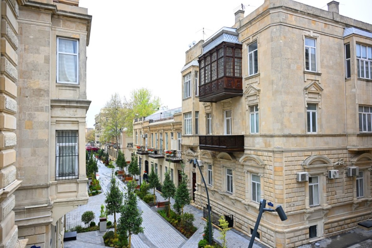 Ильхам Алиев ознакомился с новой пешеходной зоной в центре Баку-ФОТО 