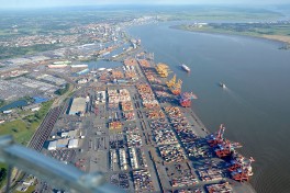 Германия готовится к войне? Автопорт Бремерхафен перестраивают под переброску танков 