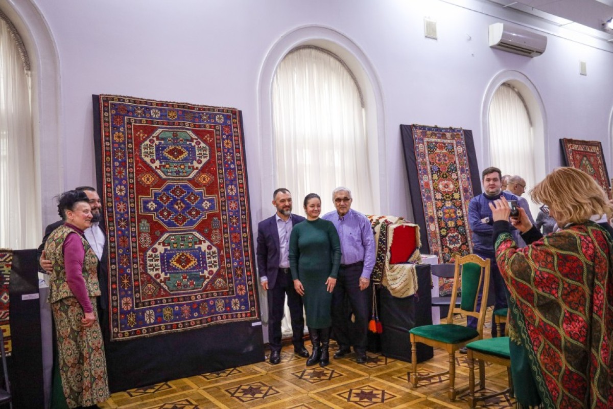 В Украине открылась выставка азербайджанских ковров-ФОТО 
