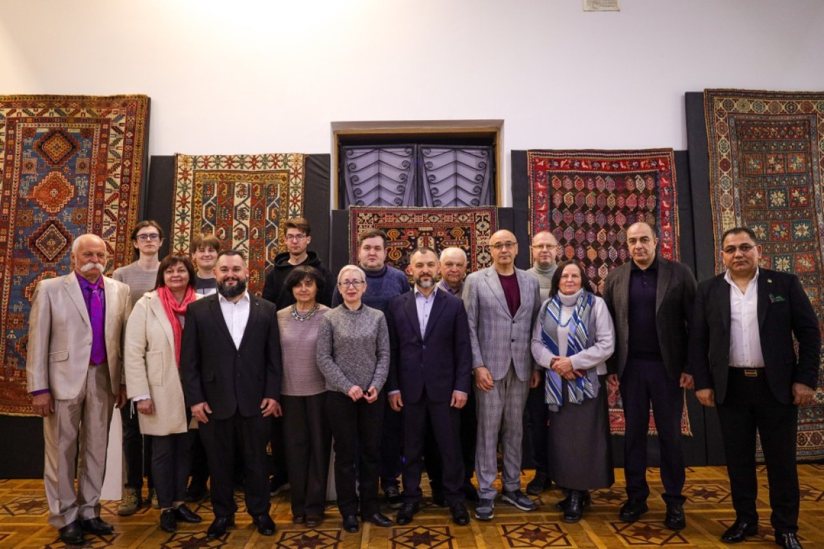 В Украине открылась выставка азербайджанских ковров-ФОТО 