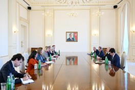 Ильхам Алиев принял делегацию во главе с верховным представителем ЕС