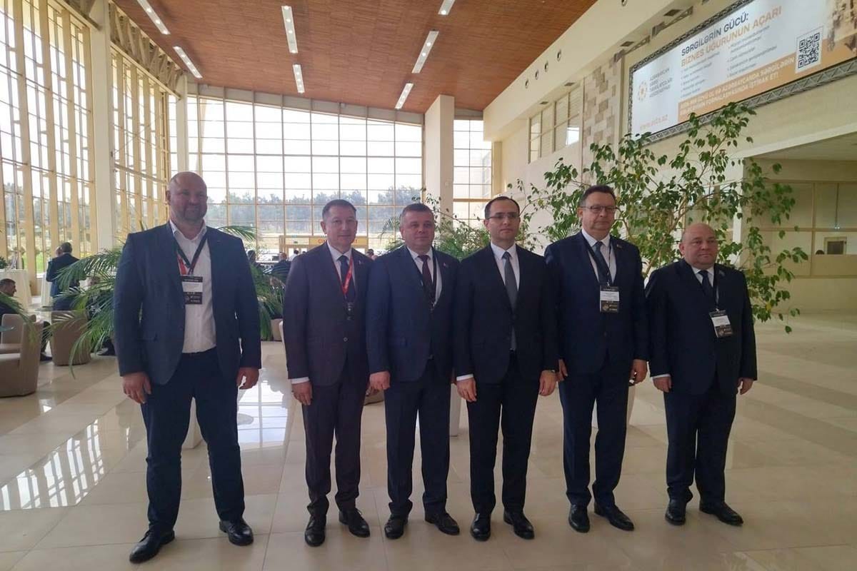 МАЗ представил в Баку варианты поставок техники для Азербайджана