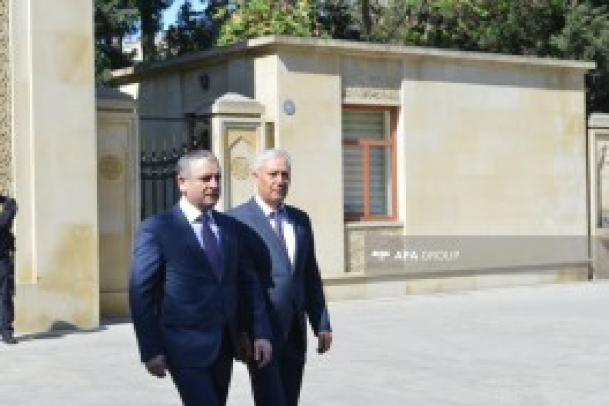 Премьер-министр, спикер парламента и глава АП посетили могилу Гейдара Алиева-ФОТО 