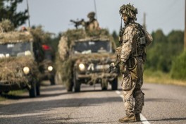 Латвия заявила о готовности принять больше американских военных