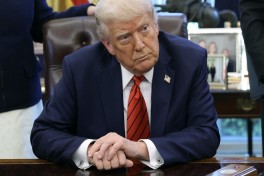 Трамп назвал журналистку глупой после вопроса о стоимости бального зала