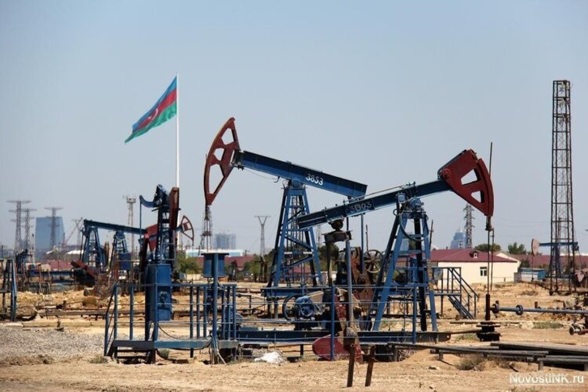 Азербайджанская нефть подешевела почти на 2%