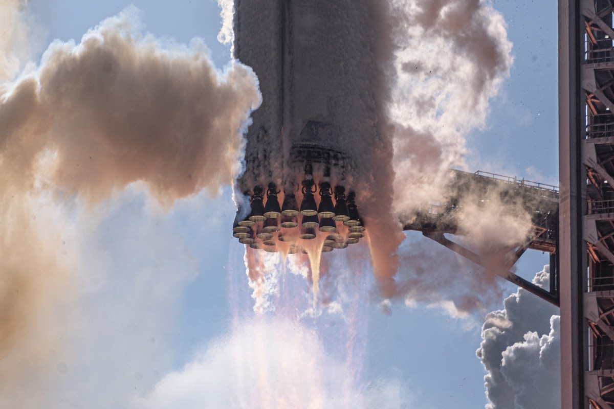 Самая мощная ракета SpaceX завершила испытания взрывом-ФОТО 