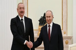 Владимир Путин поздравил Ильхама Алиева с Днем независимости