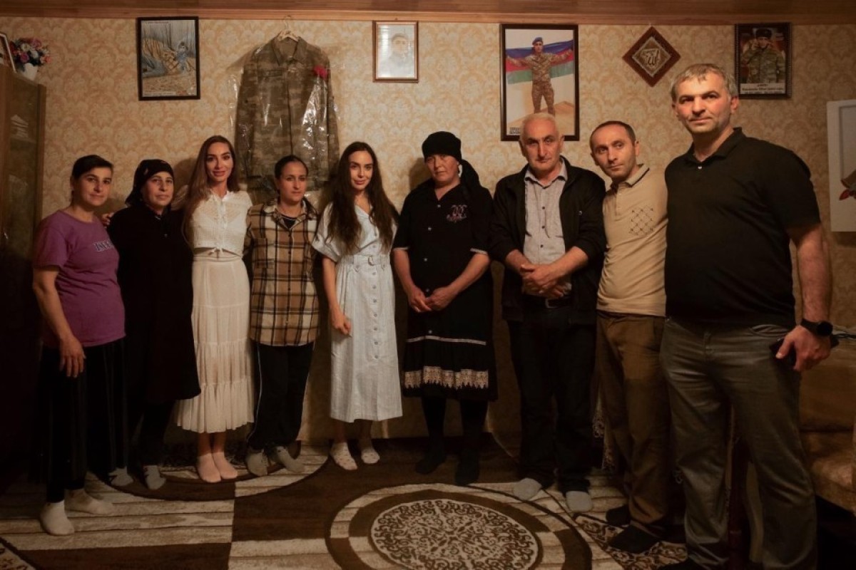 Лейла Алиева и Арзу Алиева посетили в Лянкяране семью шехида