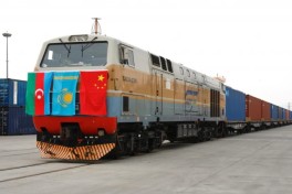 Bloomberg: Китай и Европа наращивают перевозки через Азербайджан и Казахстан
