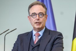 Барт Де Вевер: ЕС никогда не введет санкции против Израиля