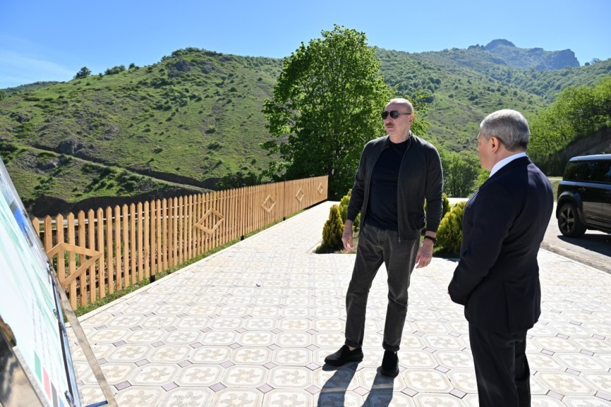 Президент Азербайджана посетил восстановленное село в Карабахе-ФОТО 