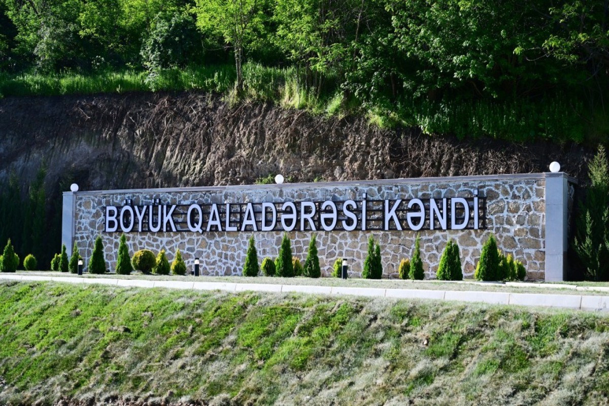 Президент Азербайджана посетил восстановленное село в Карабахе-ФОТО 