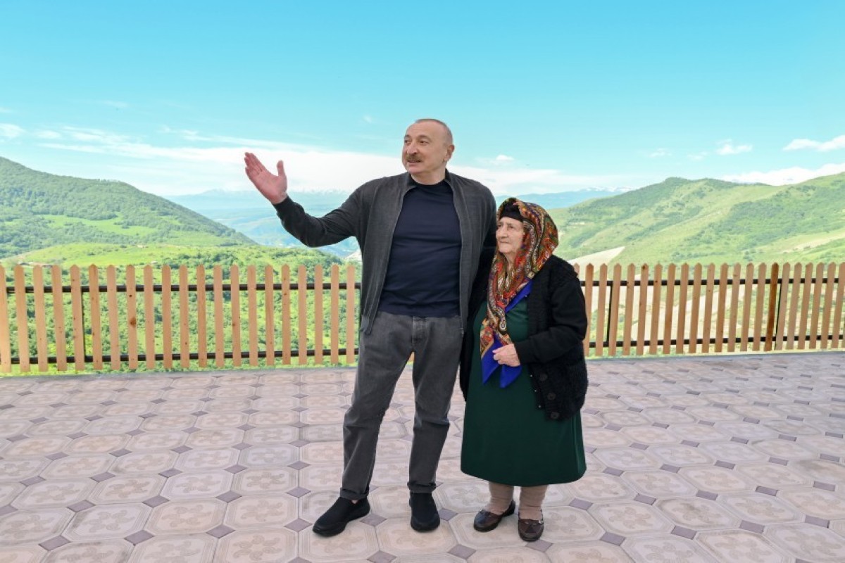 Президент Азербайджана посетил восстановленное село в Карабахе-ФОТО 
