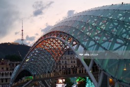 Тбилисская телебашня и Мост Мира подсвечены в цветах флага Азербайджана -ФОТО -ВИДЕО 