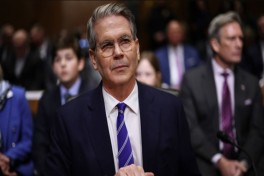 Бессент: США накажут тех, кто захочет установить плату за проход по Ормузу