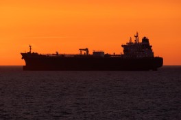 США ударили по судну наркоторговцев в Тихом океане