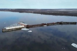 Десять судов ушли в неконтролируемый дрейф в Якутии