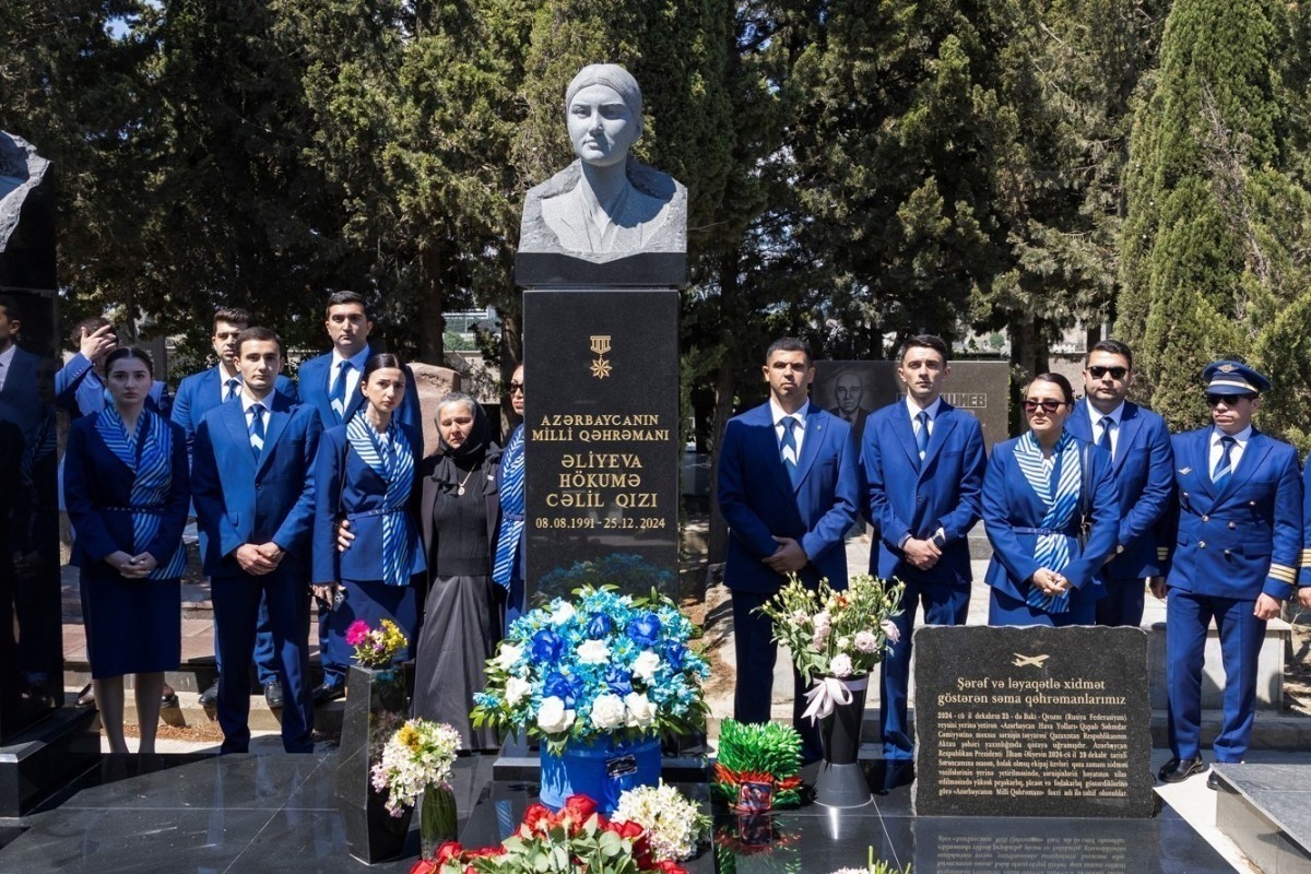 Коллектив AZAL посетил могилу Национального Героя Азербайджана Хокумы Алиевой-ФОТО 