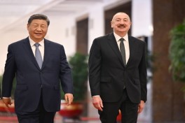 Ильхам Алиев поздравил Си Цзиньпина с Днем образования КНР