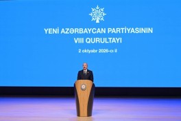 Ильхам Алиев выступает на VIII съезде ПЕА